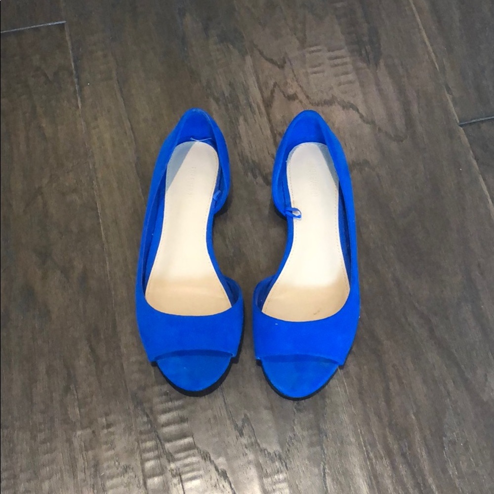 Royal blue open toed flats